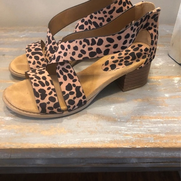 Sandals - Picture 2 of 3